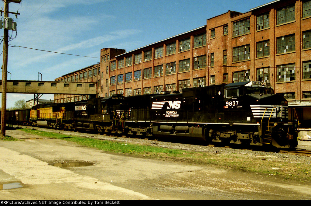 Six axles on the DLW